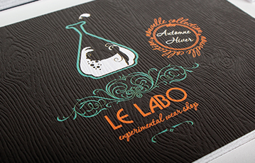 gravure-laser-cles-usb-plaque-grave-imprimer-pubinlyon impression-cartedevisite-papier-texture-lyon
