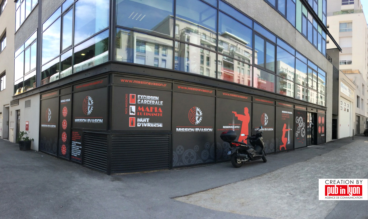 vitrophanie-lyon-habillage-vitrine-stickers-vitrine-lyon-escape-game-missionevasion