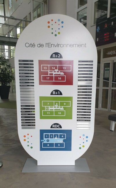 fabriquant-totem-signaletique-lyon-sur-mesure