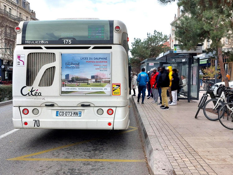 affiche-arrière-de-bus-portes-ouvertes-lycée