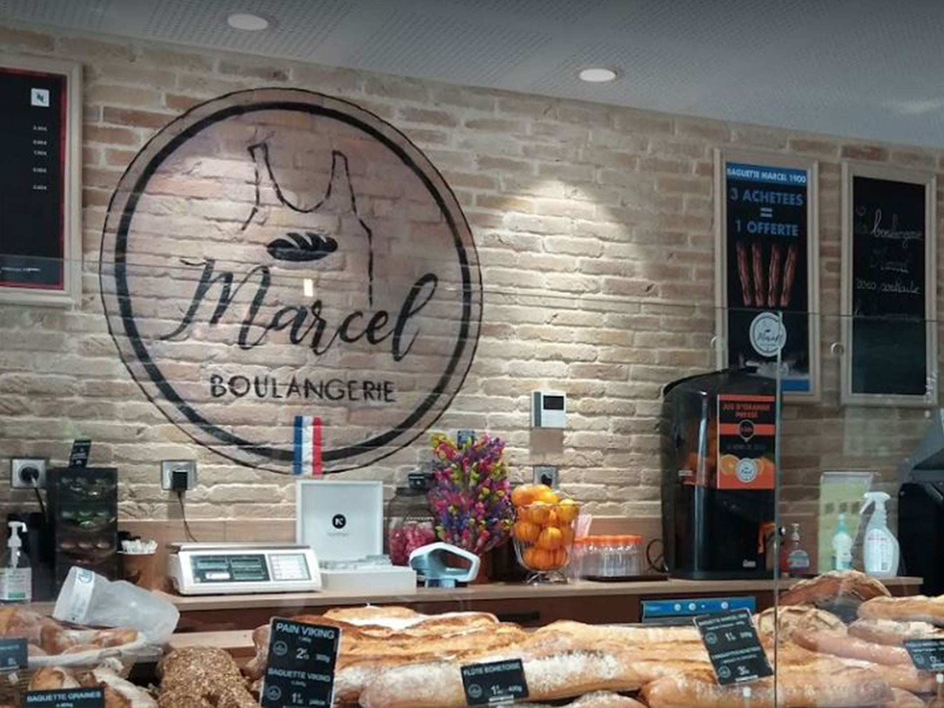tag-decoration-interieur-boulangerie-avec-logo